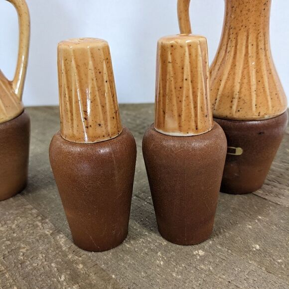 wooden Salt and pepper shakers, olive oil and vinegar set, wood and ceramic - Picture 4 of 6